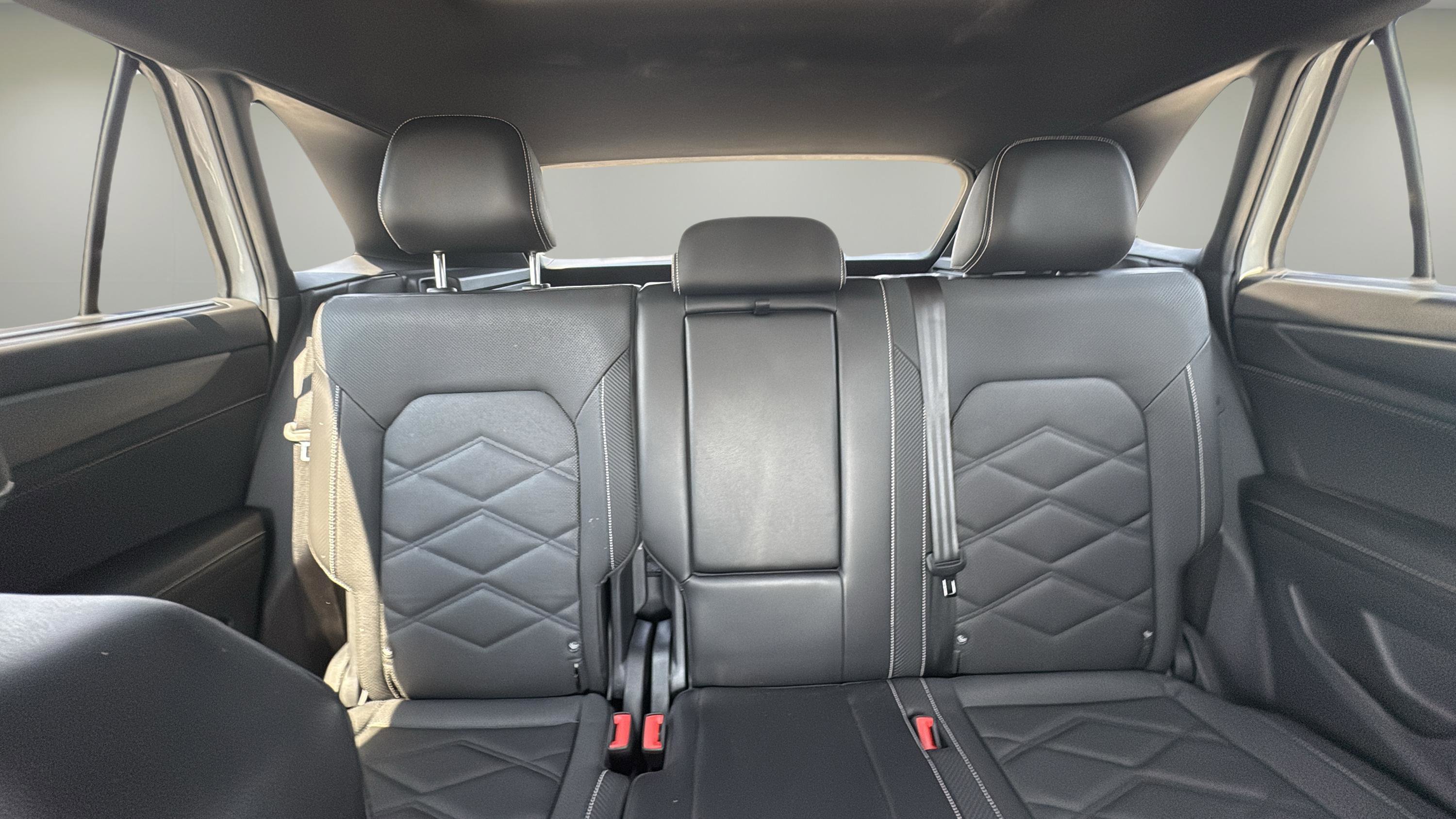 2024 Volkswagen Atlas Cross Sport SE Technology photo 15