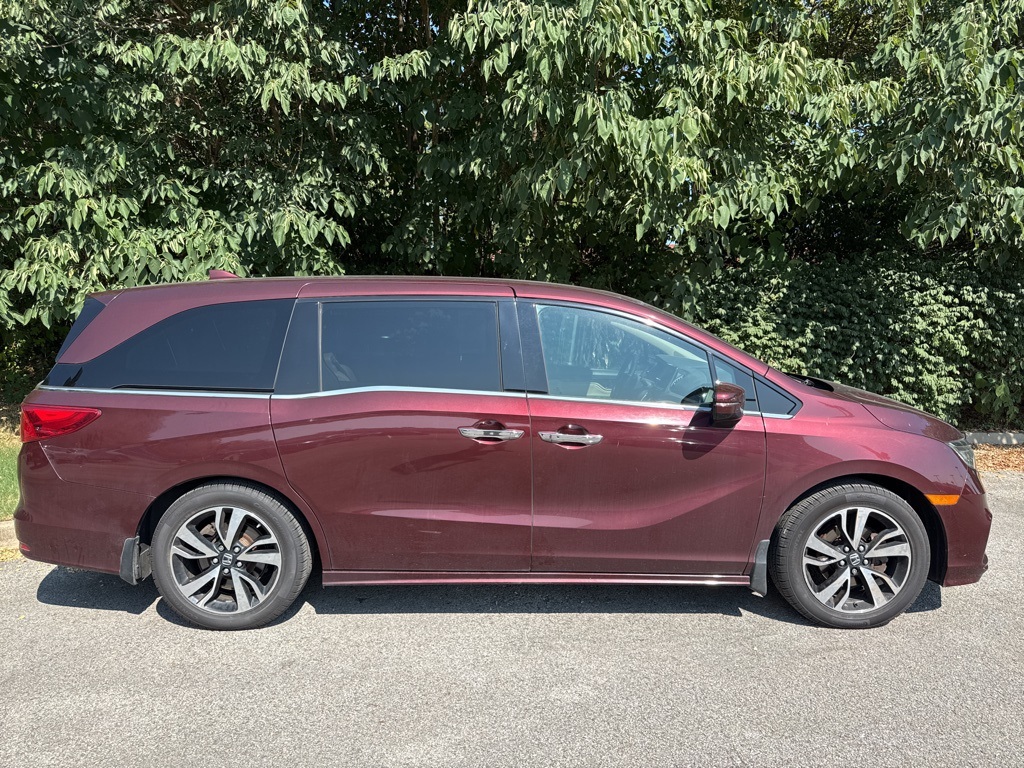 2018 Honda Odyssey Elite photo 2