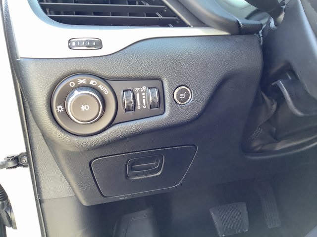 2016 Jeep Cherokee Overland photo 12
