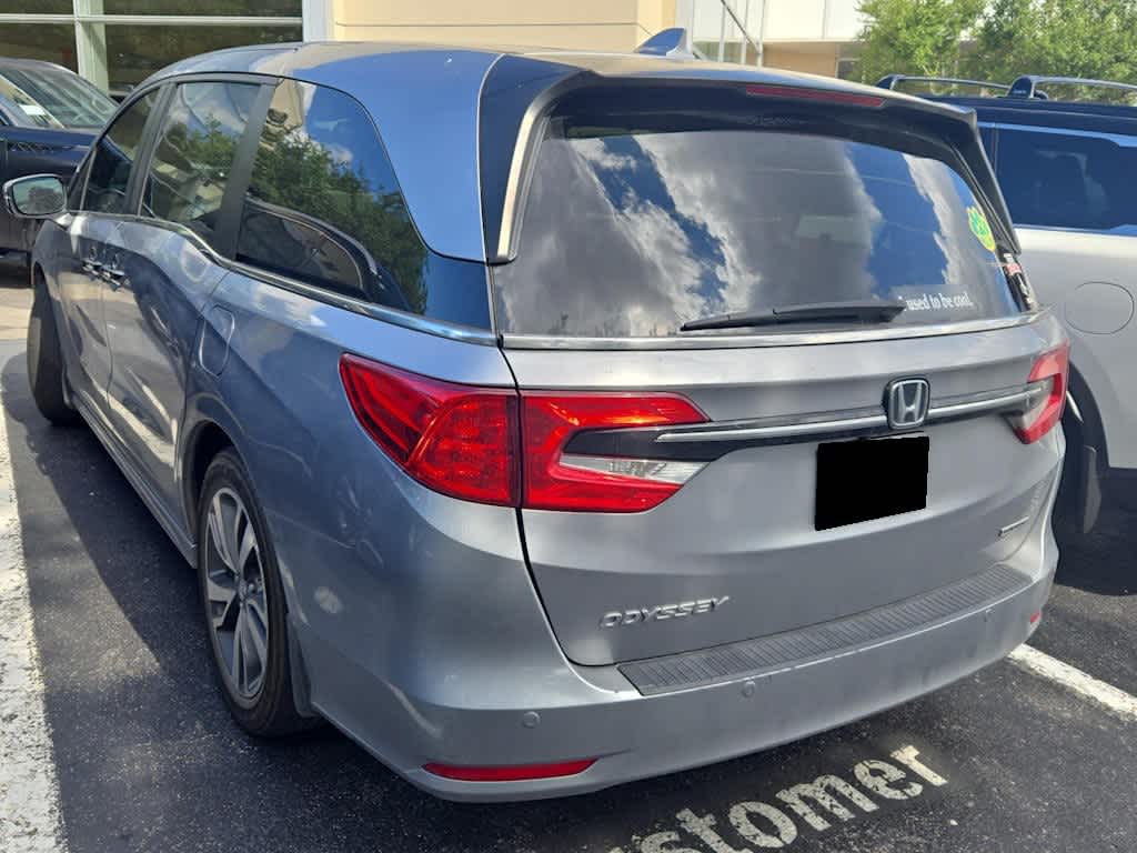 2022 Honda Odyssey Touring photo 3