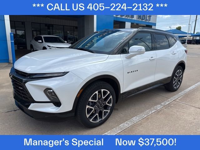 Used 2023 Iridescent Pearl Tricoat Chevrolet RS image 1
