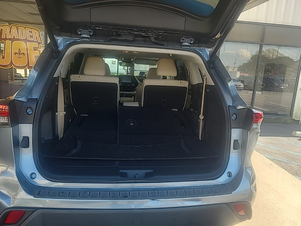 2022 Toyota Highlander XLE photo 3