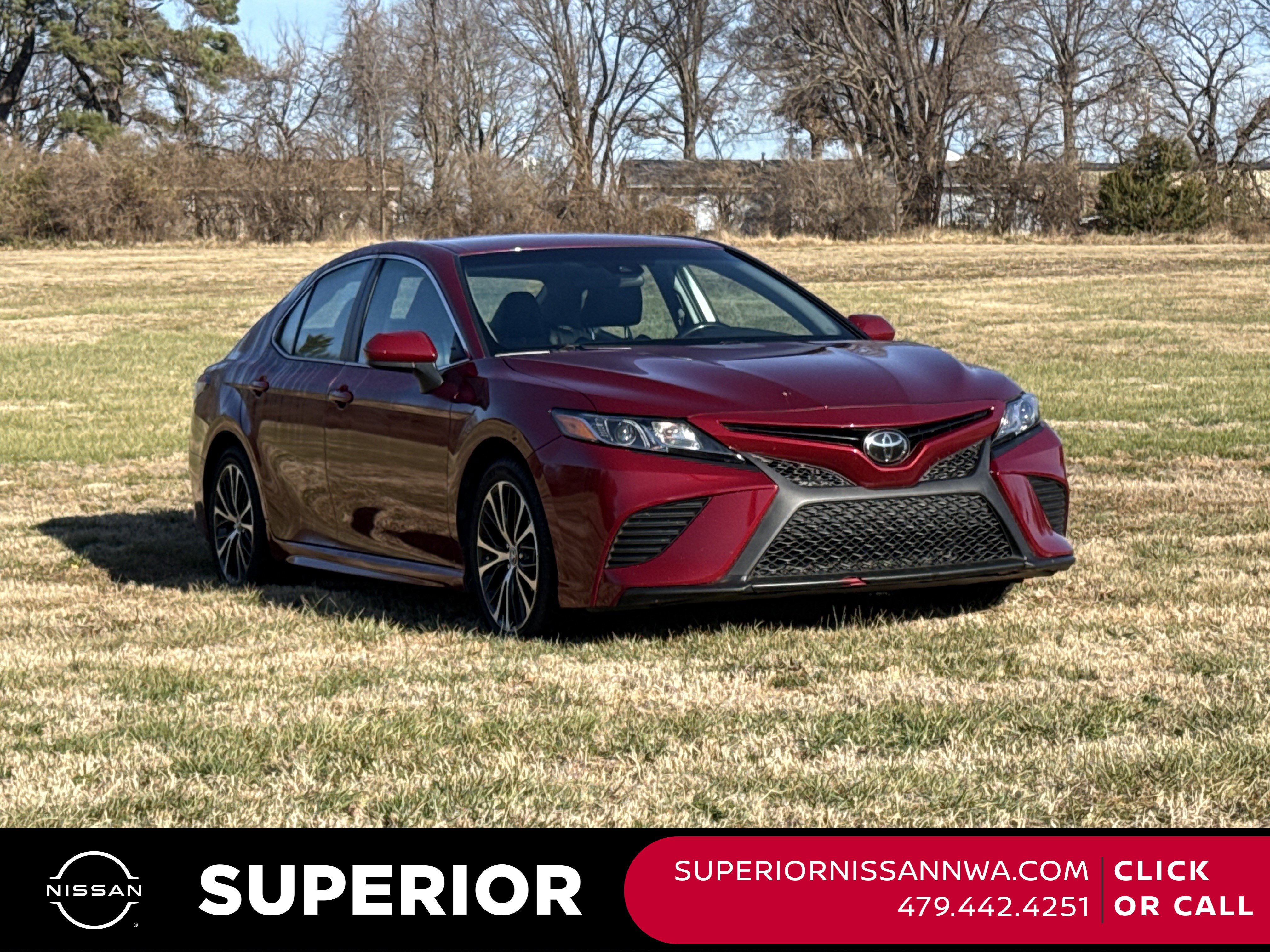 2018 Toyota Camry SE's photo