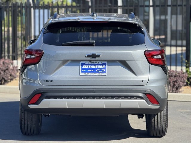 2025 Chevrolet Trax LT photo 4