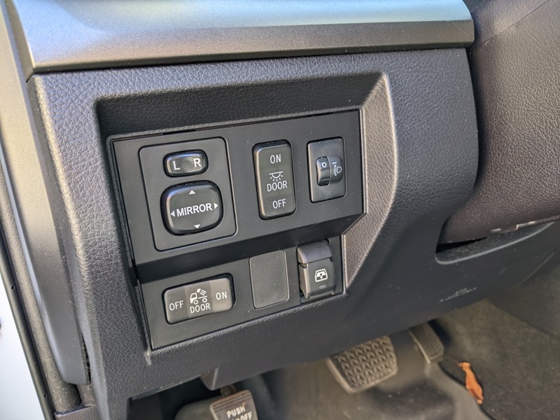 2017 Toyota Tundra SR5 photo 8