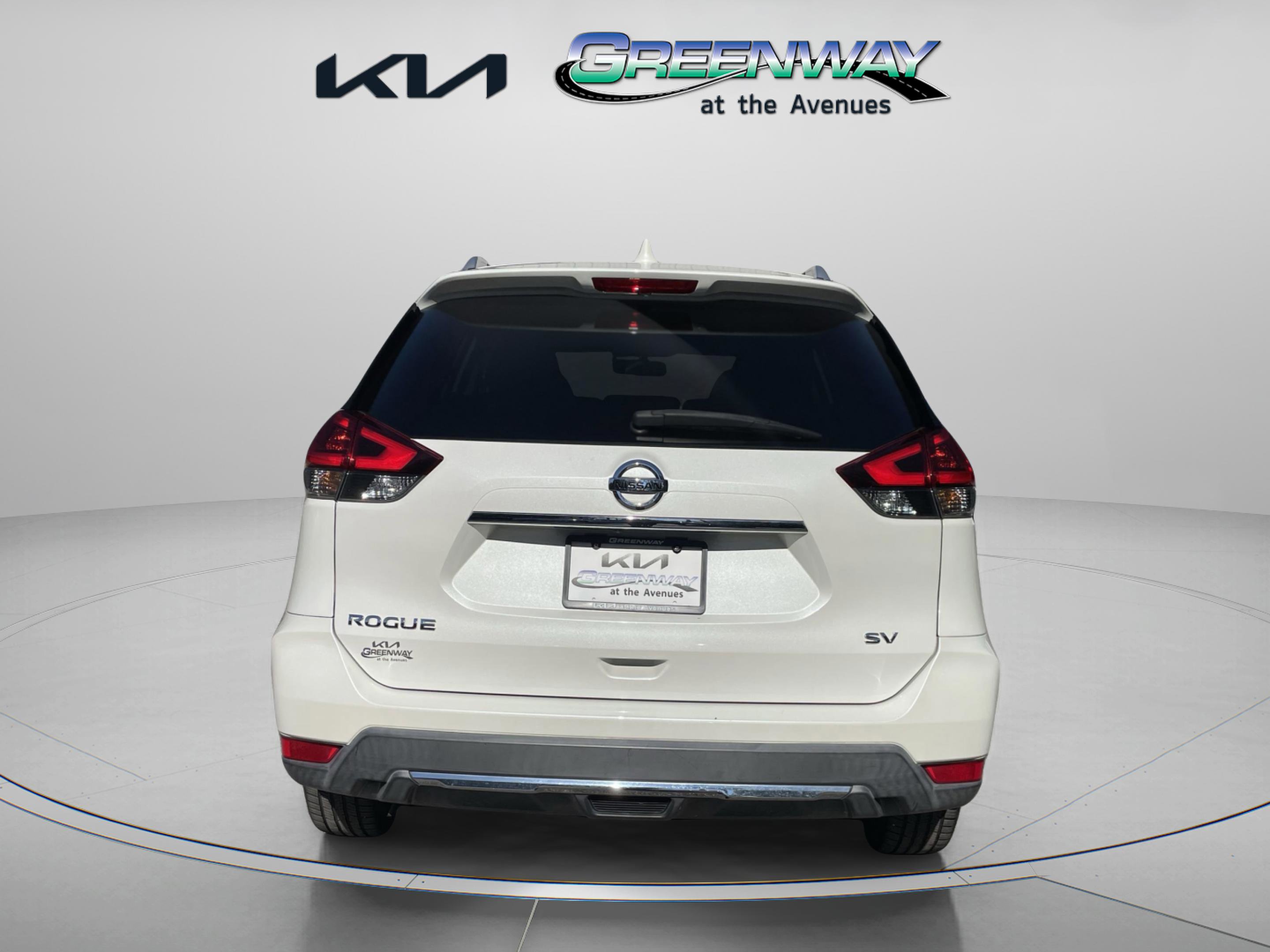 2018 Nissan Rogue SV photo 3