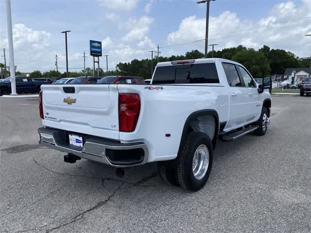 2025 Chevrolet Silverado 3500HD LT photo 4