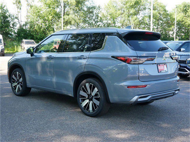 2025 Mitsubishi Outlander SEL photo 2