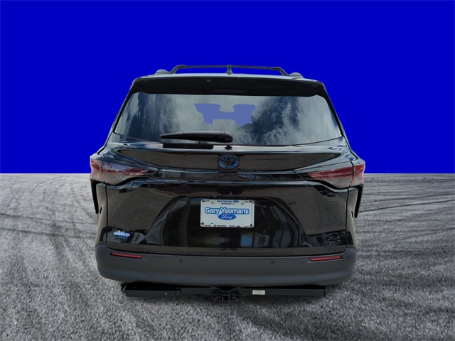 2024 Toyota Sienna Woodland Edition photo 4