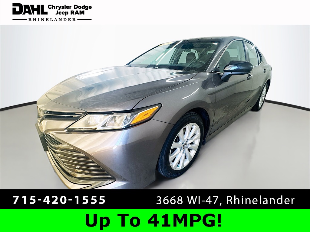 2018 Toyota Camry LE photo 3