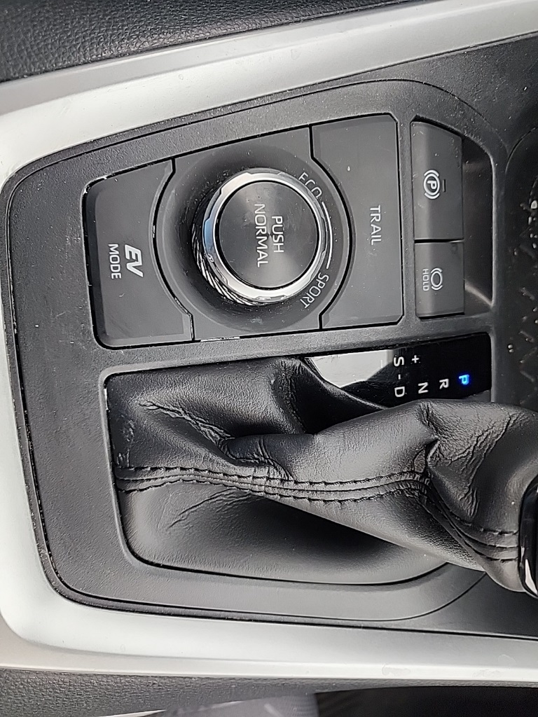2022 Toyota RAV4 Hybrid XLE photo 15
