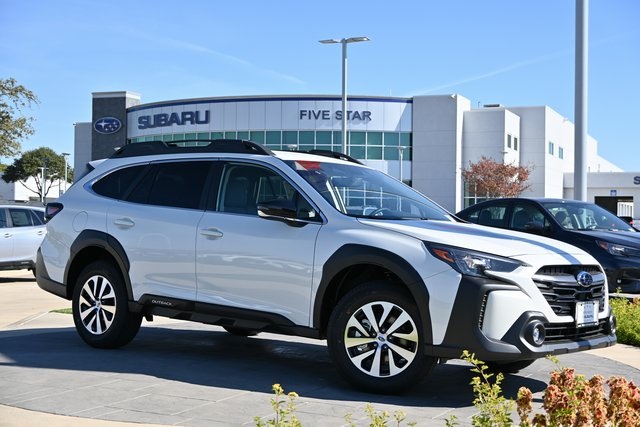 2025 Subaru Outback Premium's photo