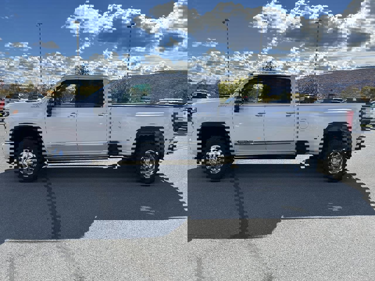 2024 Chevrolet Silverado 3500HD High Country photo 4