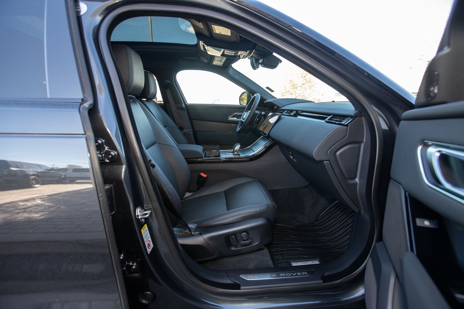 2025 Land Rover Range Rover Velar SE photo 33