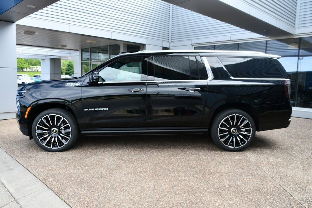 2025 Chevrolet Suburban High Country photo 3