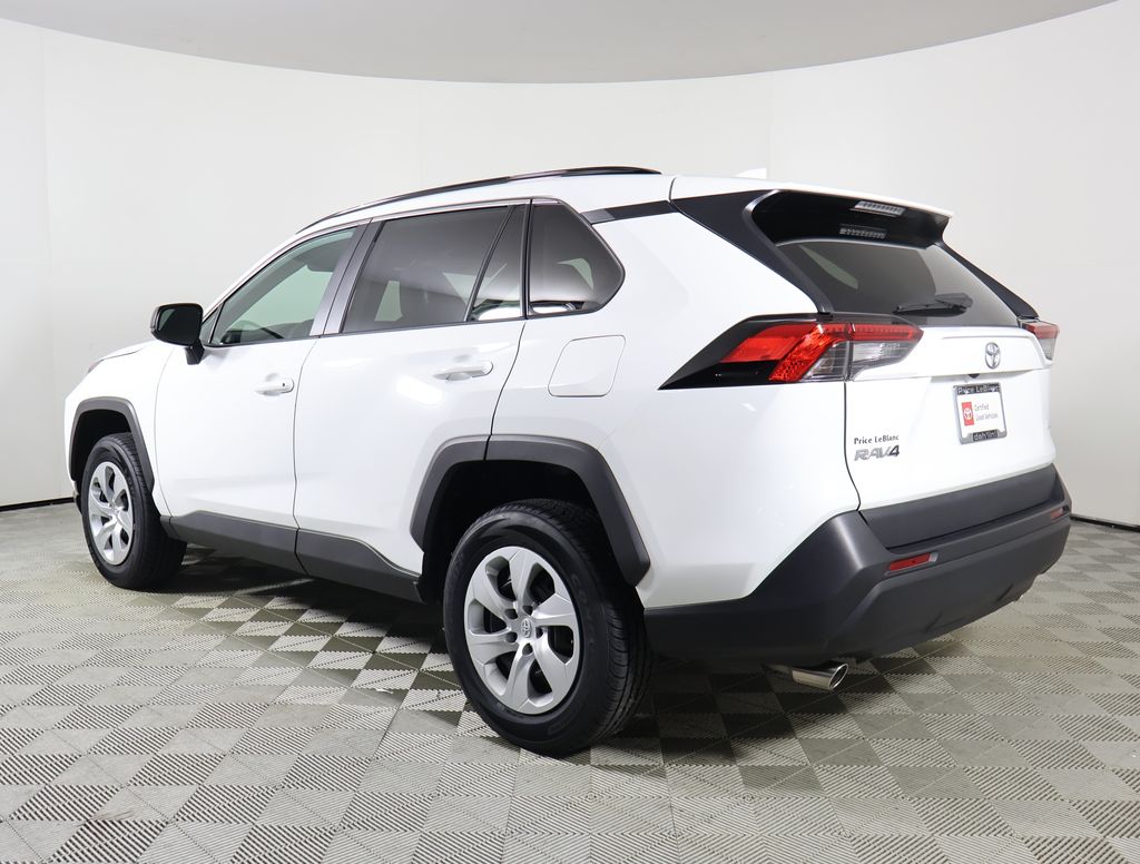 2020 Toyota RAV4 LE photo 4