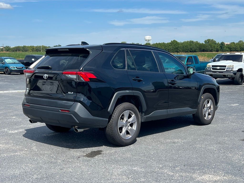 2023 Toyota RAV4 XLE photo 4