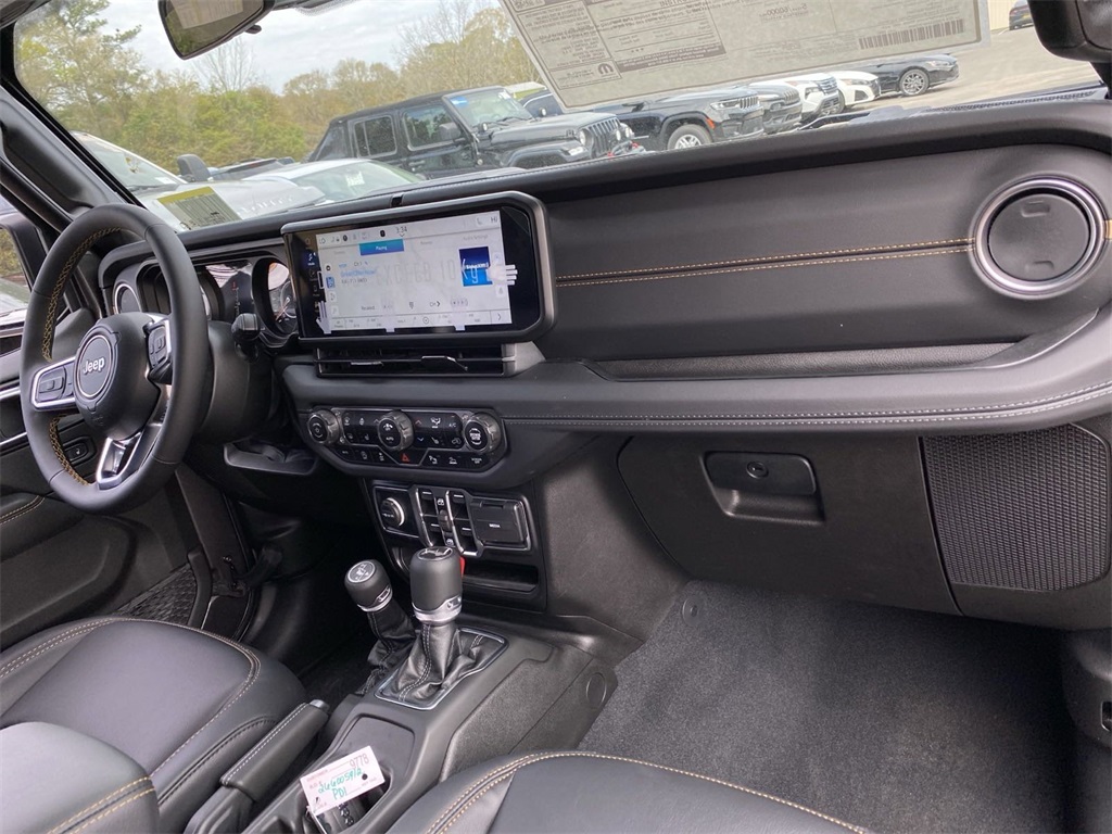 2024 Jeep Wrangler Sahara photo 10