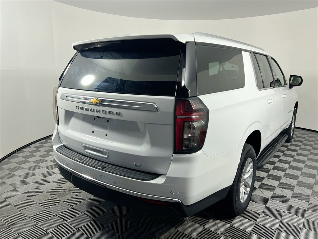 2023 Chevrolet Suburban LT photo 2
