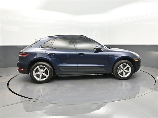 2018 Porsche Macan Base photo 39