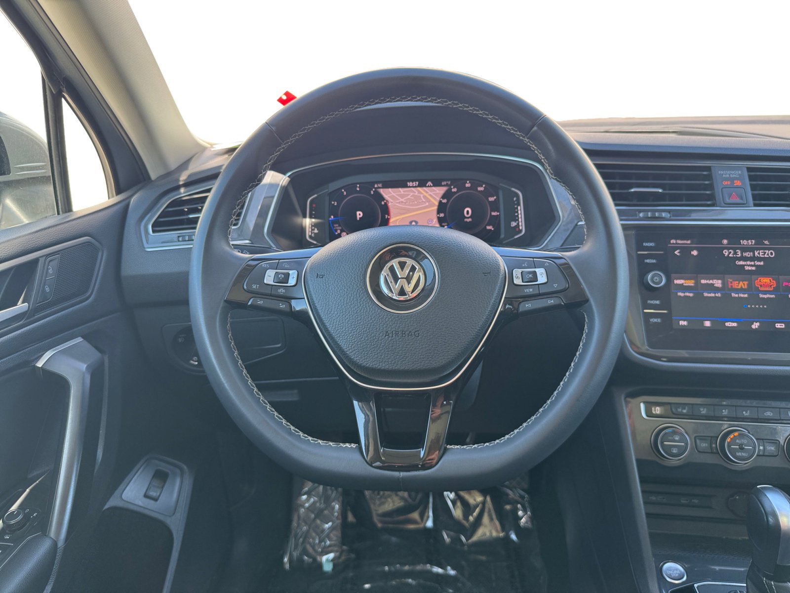 2021 Volkswagen Tiguan SEL photo 2