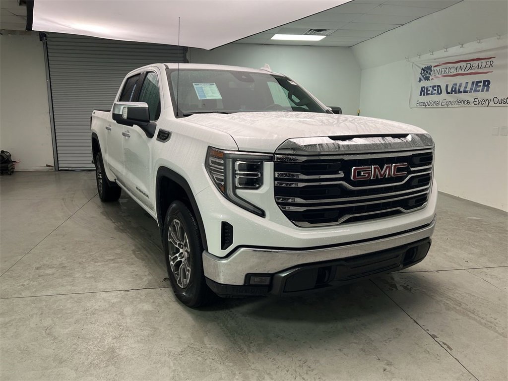 2025 GMC Sierra 1500 SLT's photo