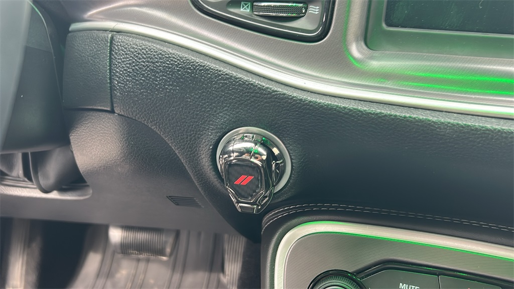 2019 Dodge Challenger SXT photo 18