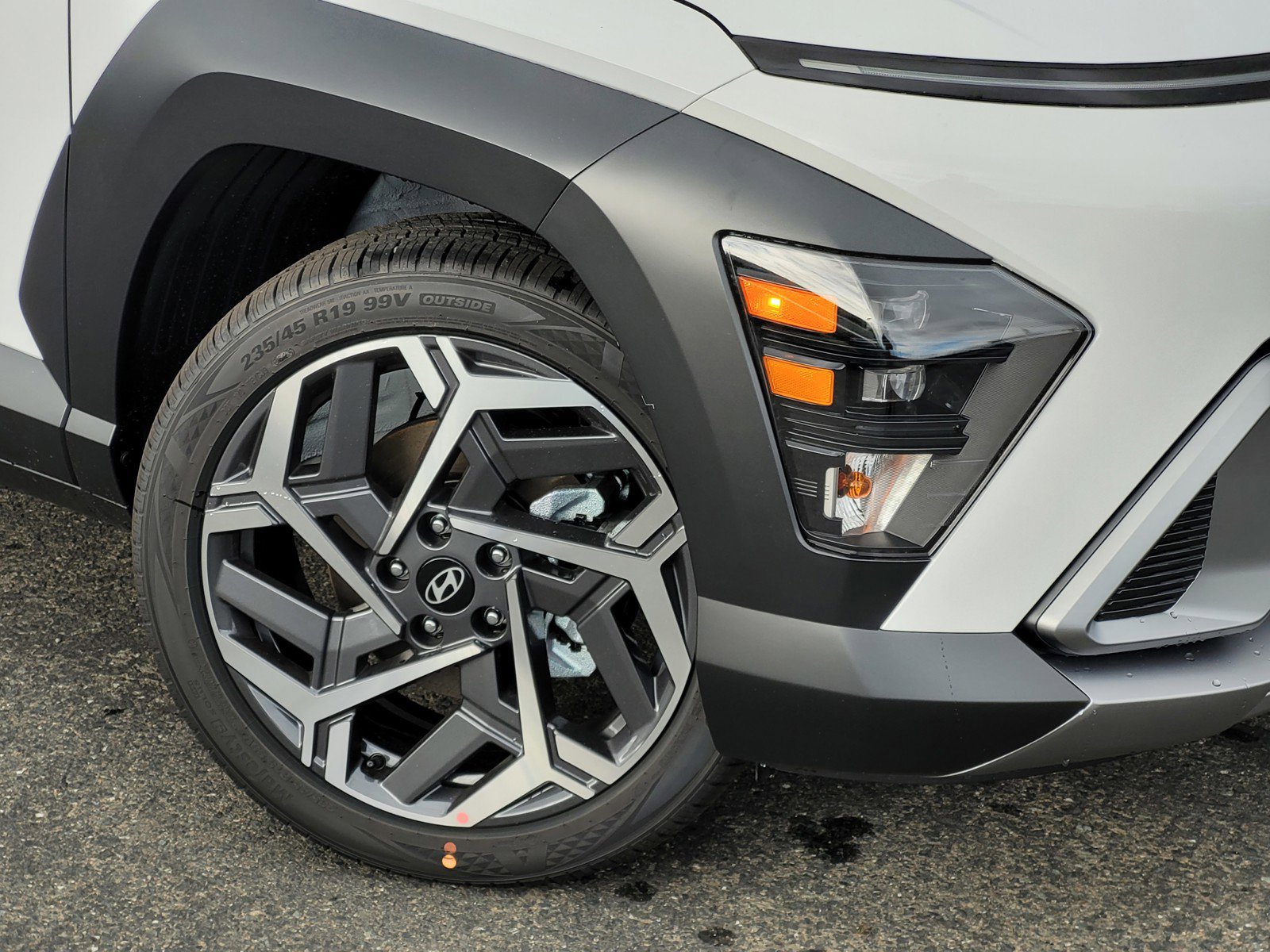 2026 Hyundai Kona SEL photo 2