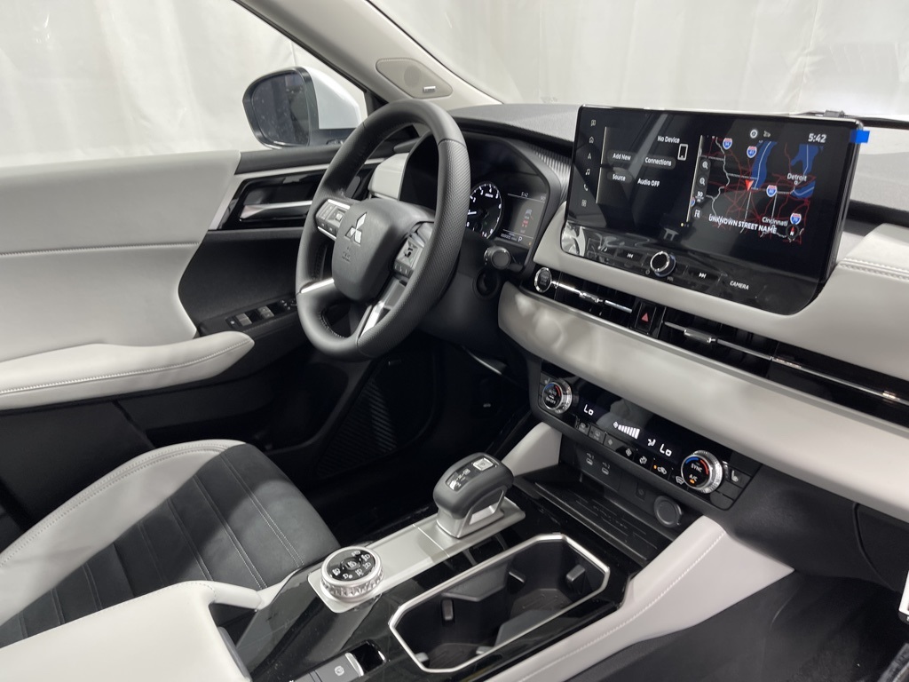 2025 Mitsubishi Outlander SE photo 26