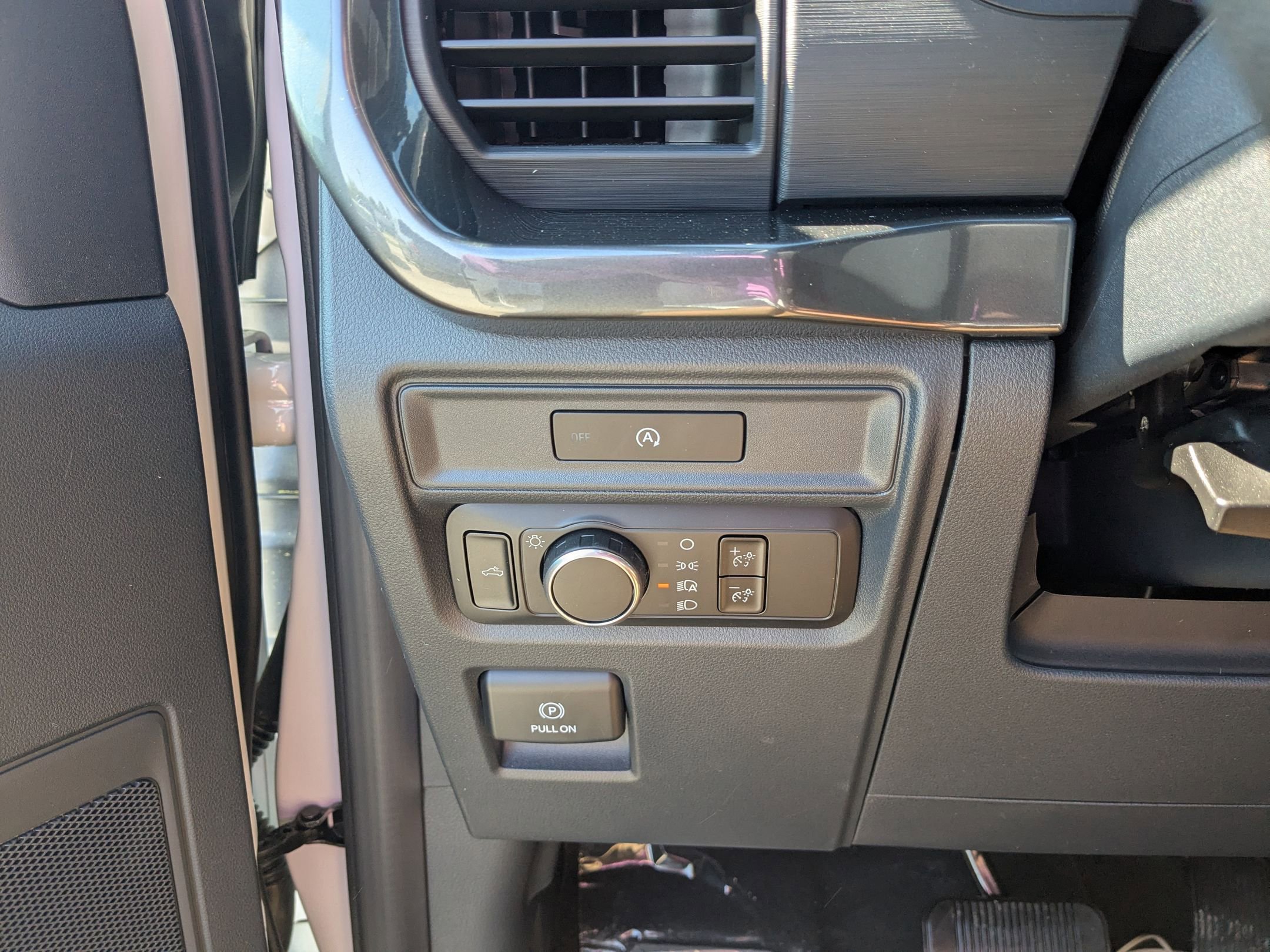 2025 Ford F-150 STX photo 13