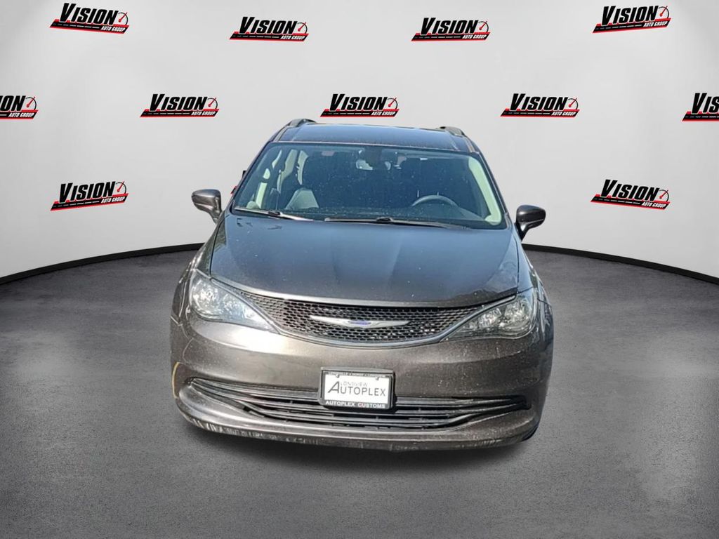 2020 Chrysler Voyager LXi photo 2
