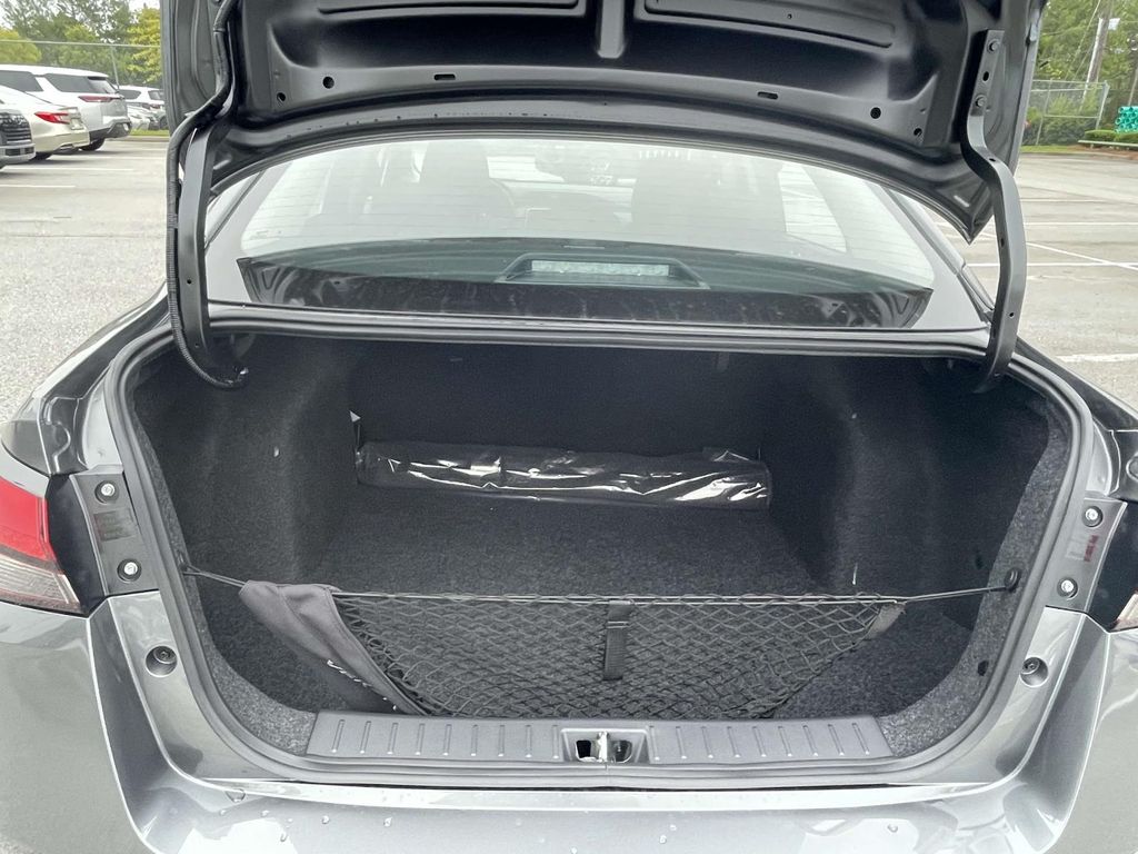 2025 Nissan Versa SV photo 8