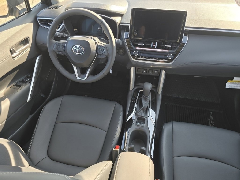 2025 Toyota Corolla Cross XLE photo 25