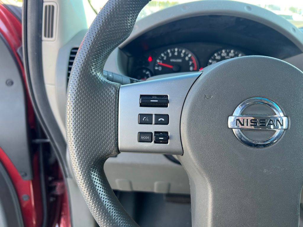 2015 Nissan Frontier SV photo 11