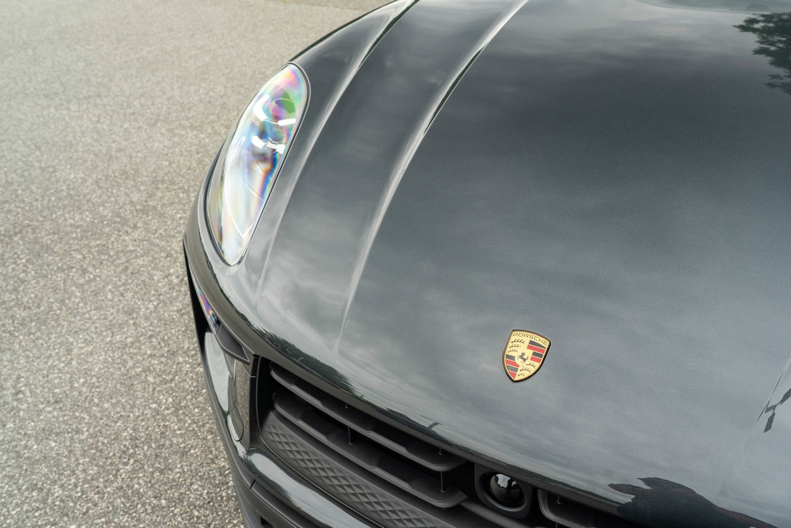 2025 Porsche Macan Base photo 16