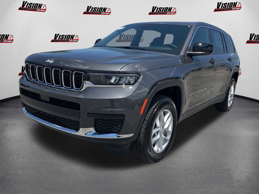 2025 Jeep Grand Cherokee Laredo photo 2