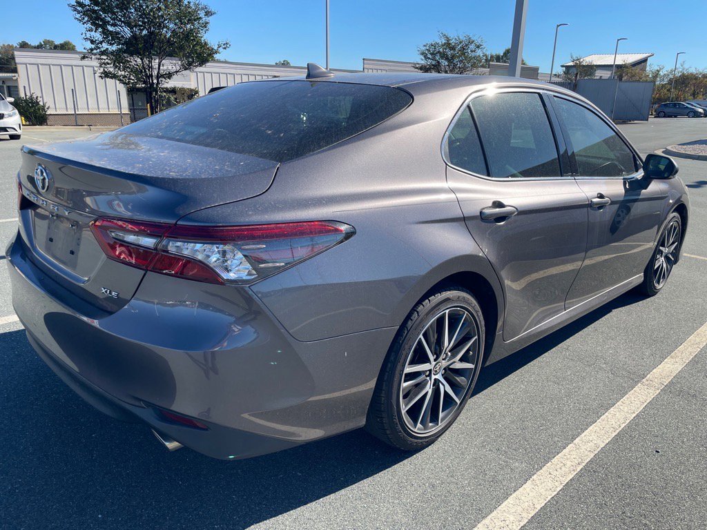 2021 Toyota Camry XLE photo 2