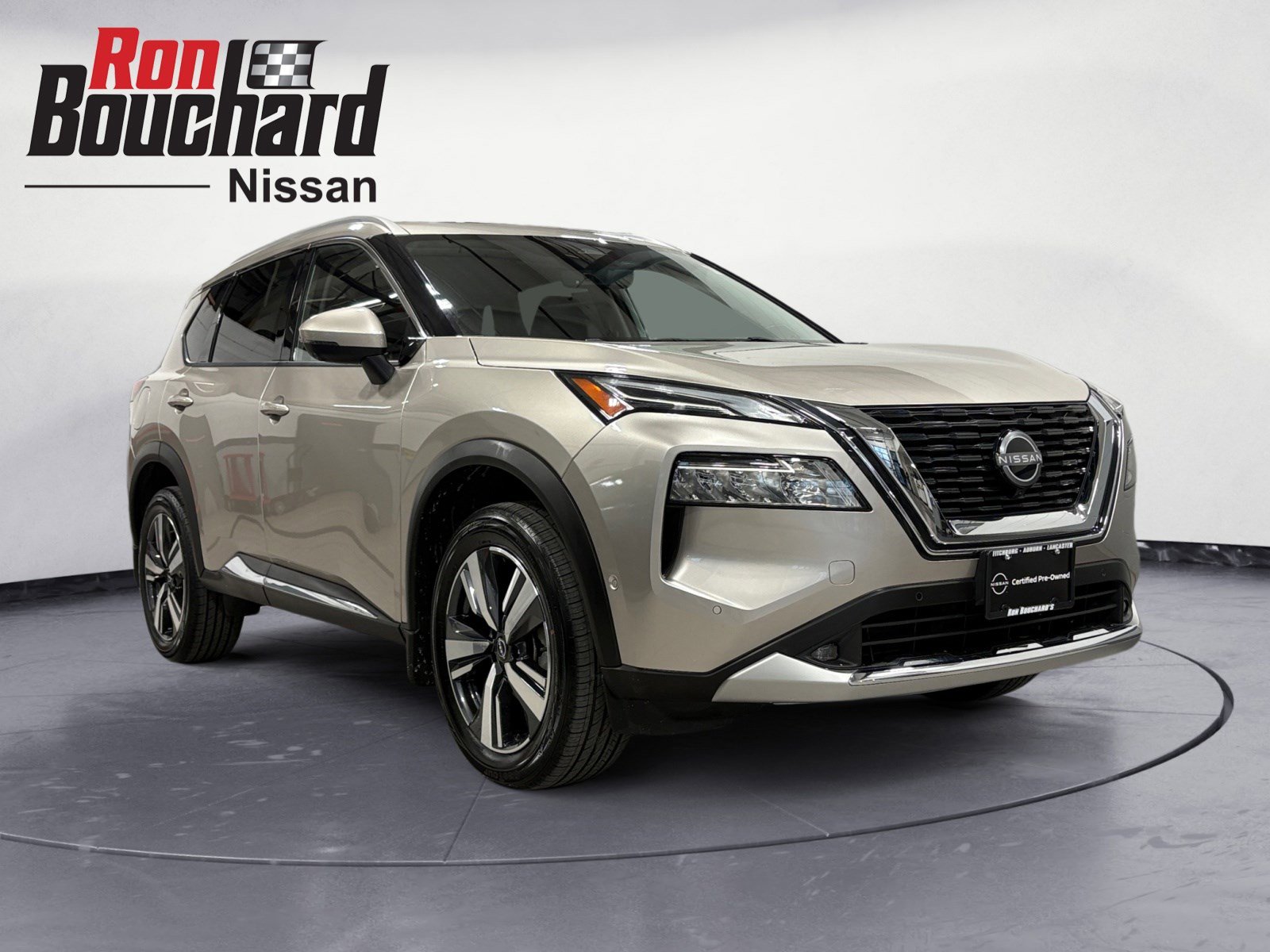 2022 Nissan Rogue Platinum's photo
