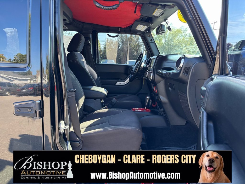 2014 Jeep Wrangler Unlimited Sahara photo 16