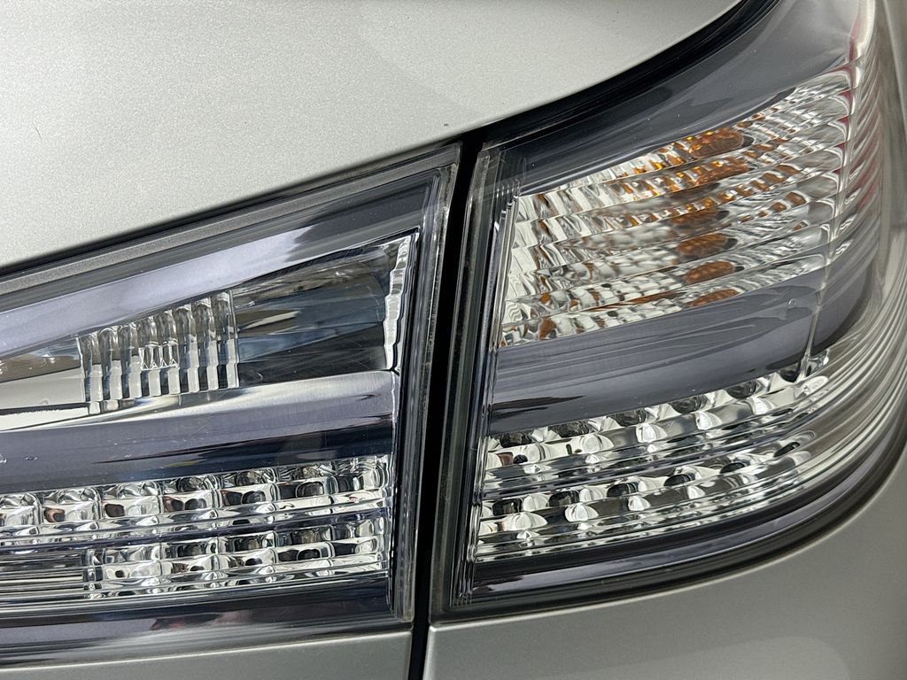 2010 Lexus HS 250h photo 28