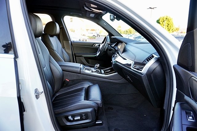 Used 2020 White BMW sDrive40i image 12