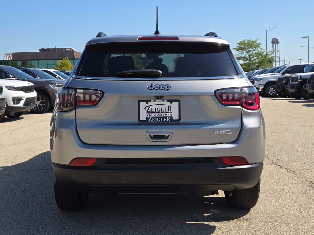 2022 Jeep Compass Latitude photo 9