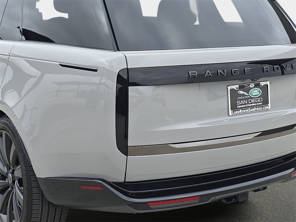 2025 Land Rover Range Rover SV photo 32