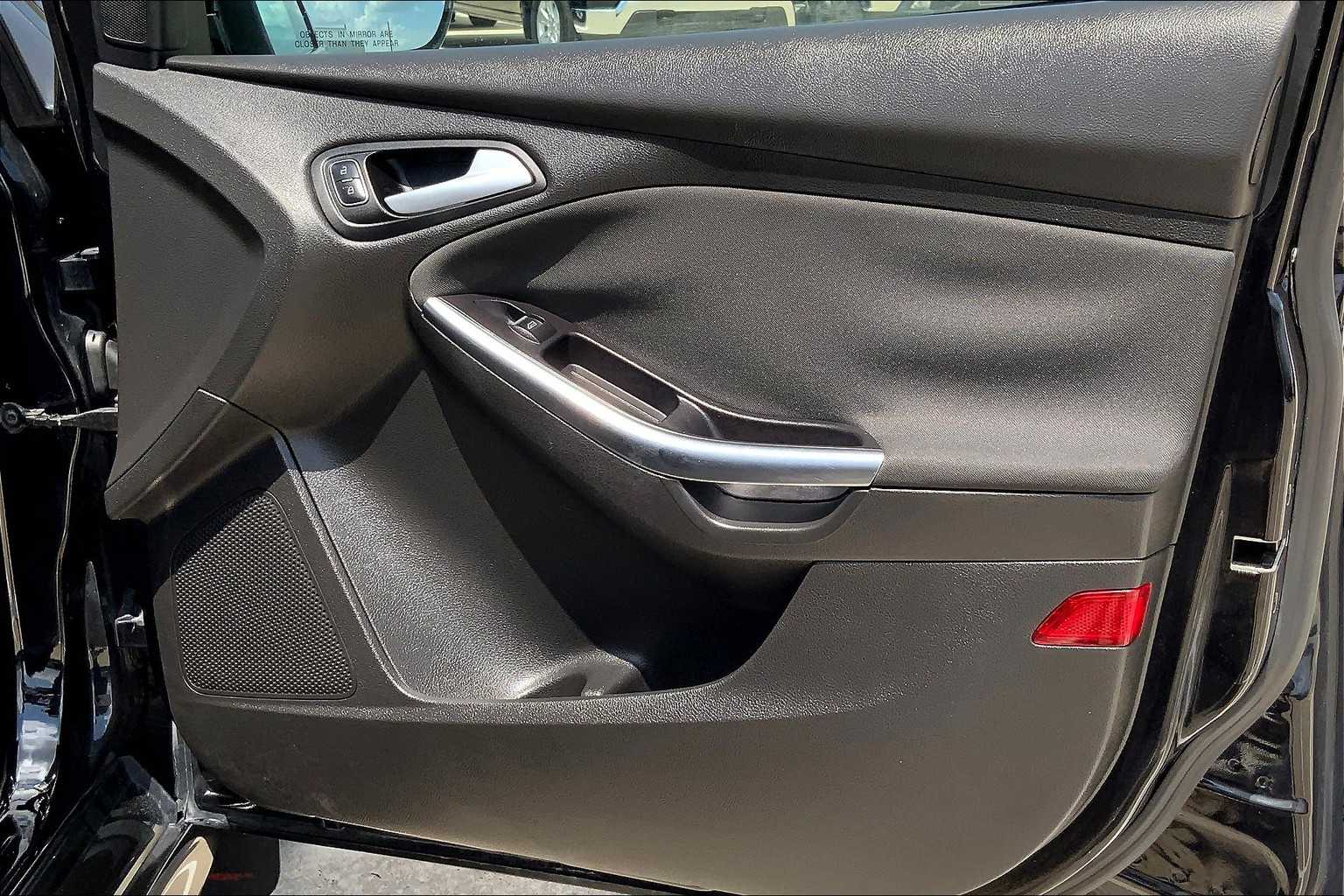 2017 Ford Focus ST photo 20