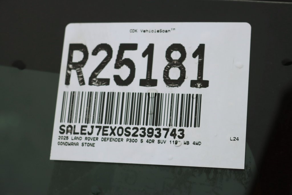 2025 LAND ROVER DEFENDER - Image 24