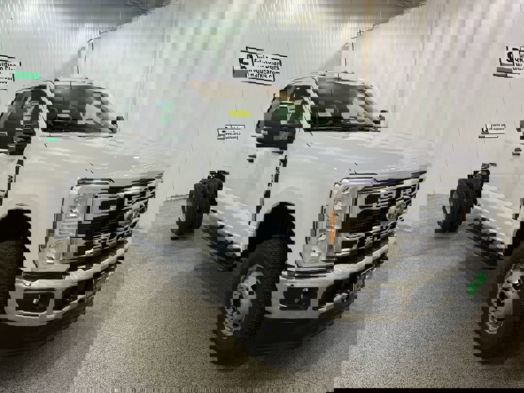 2025 Ford F-350 Super Duty Chassis Cab XL's photo