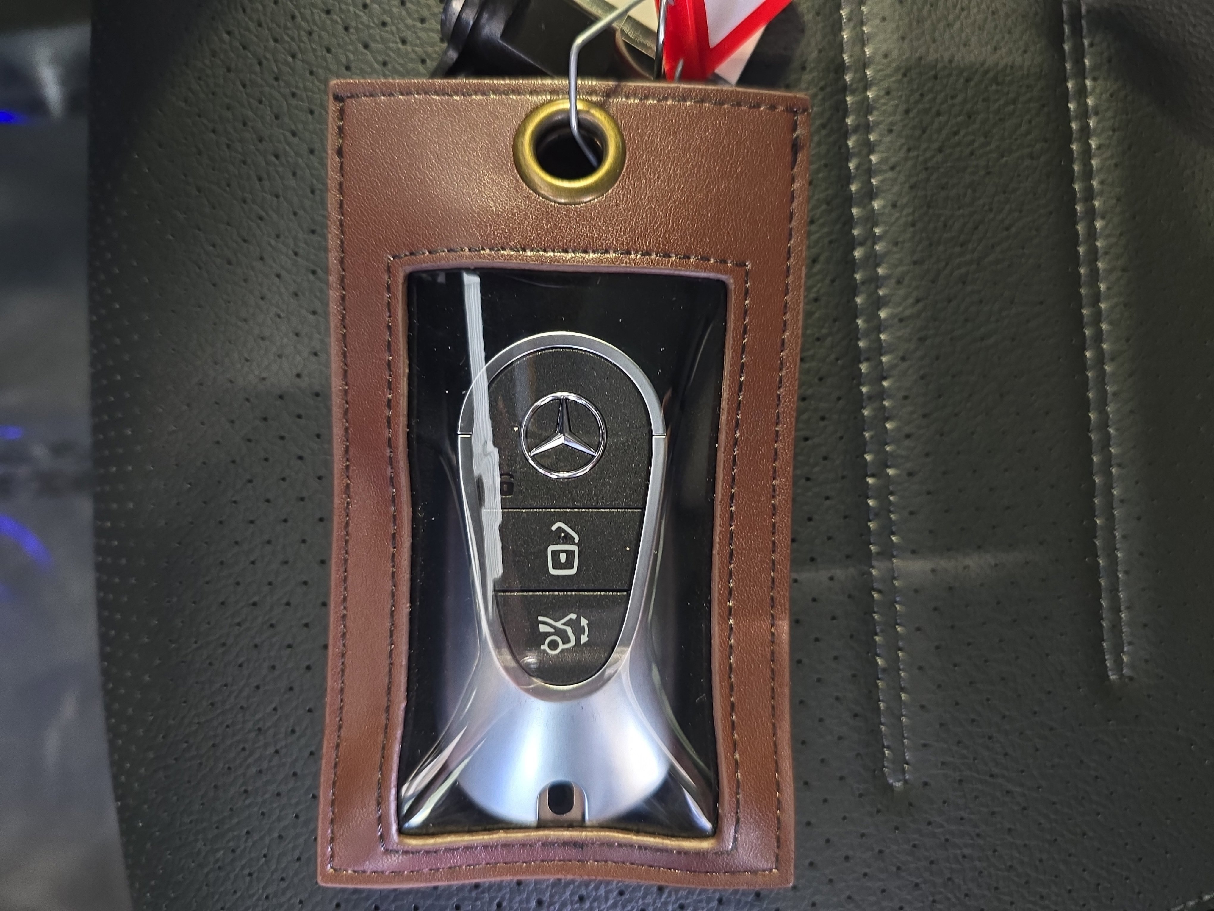 2026 Mercedes Benz GLC 300 photo 9