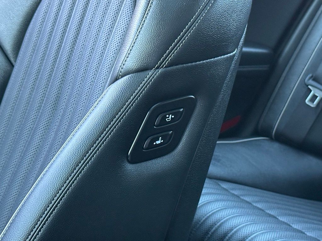 2022 Genesis G70 2.0T photo 24
