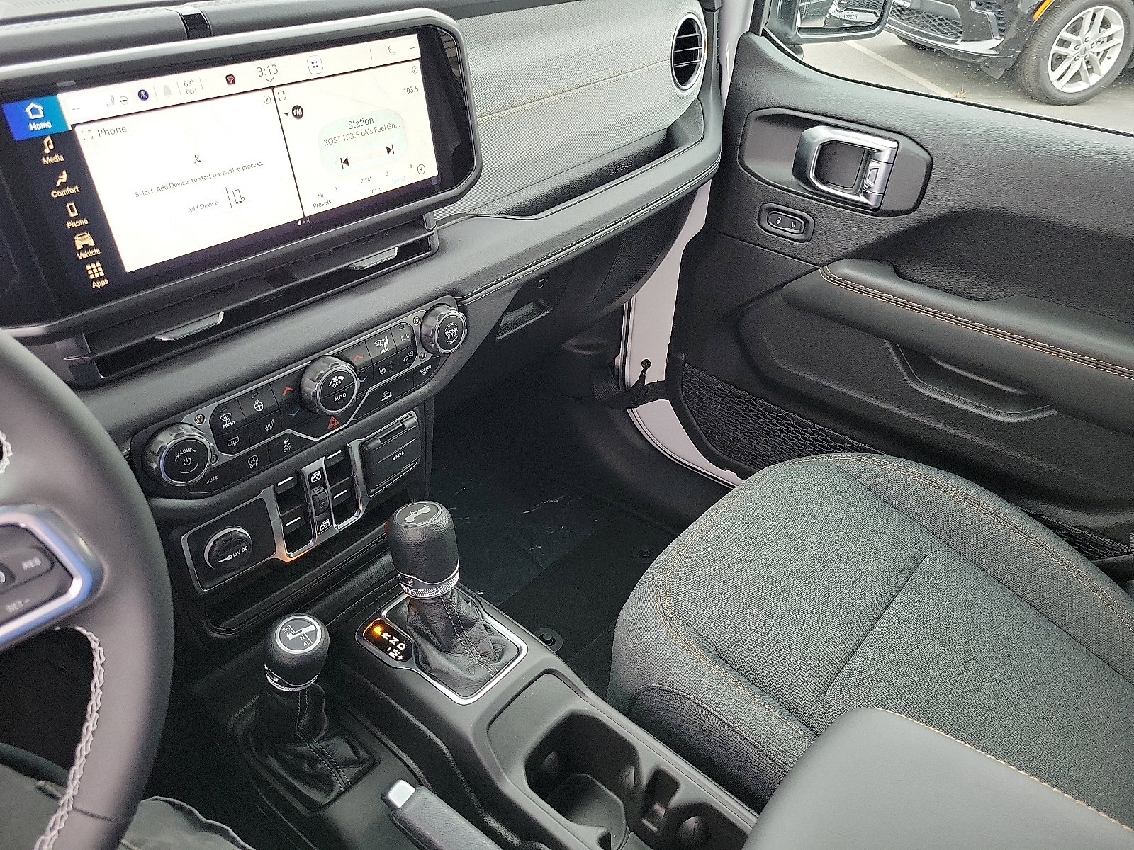 2025 Jeep Wrangler Sahara photo 12