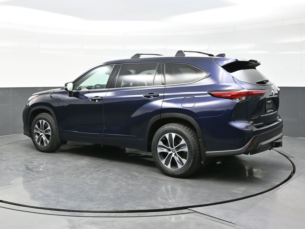 2022 Toyota Highlander XLE photo 4
